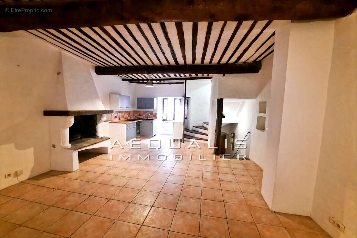 Appartement à SAINT-LAURENT-DU-VAR