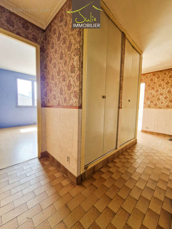 Maison a renover a bressuire proche des commerces - photo 7