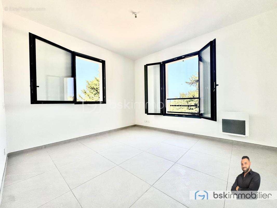 Maison à VIC-LA-GARDIOLE