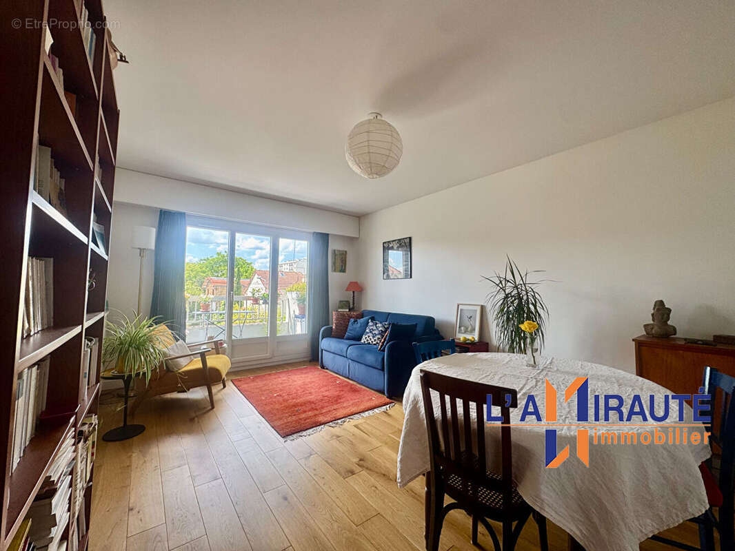 Appartement à HOUILLES