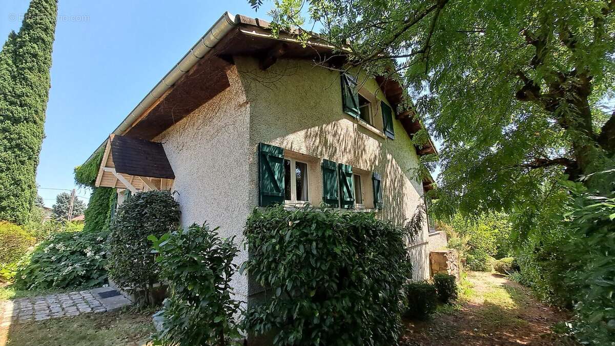 Maison à VAUGNERAY