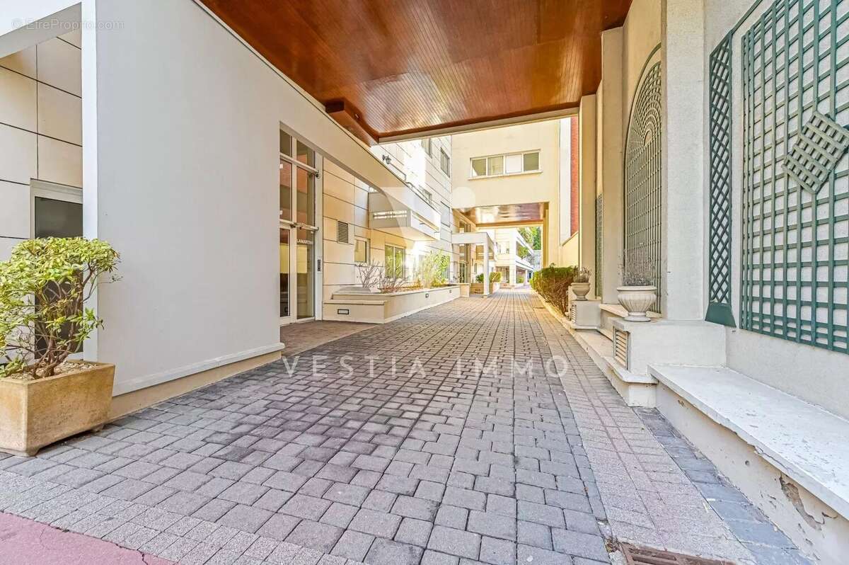 BOULOGNE BILLANCOURT. 2 pièces au calme 50 m² avec jardin 43 m², cave et parking - photo 8