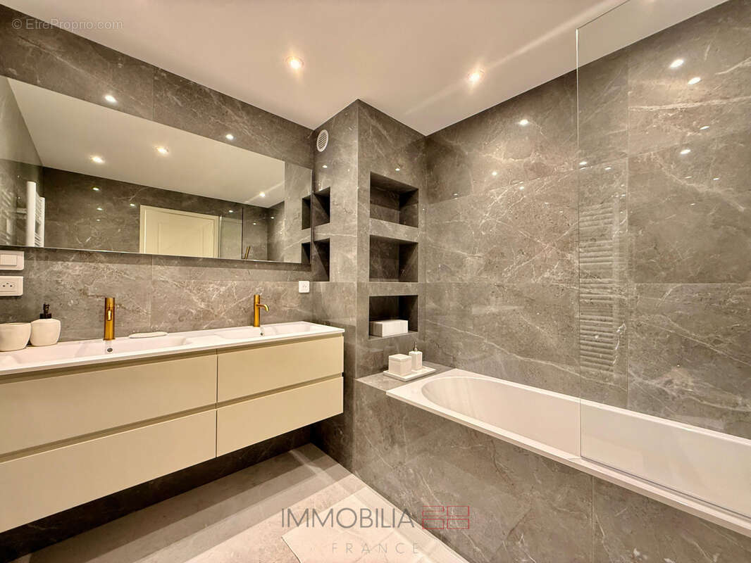 Appartement rénové avec des materiaux de luxe - garage et cave - photo 14