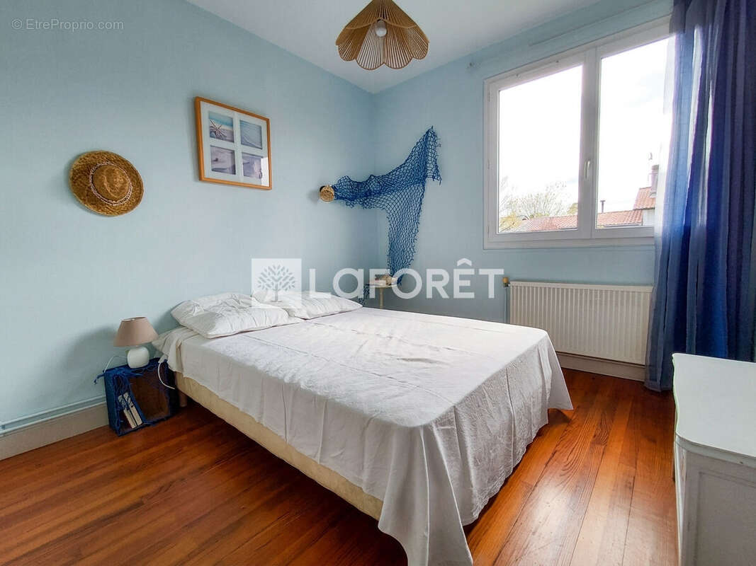 Maison à SAINT-JULIEN-EN-BORN