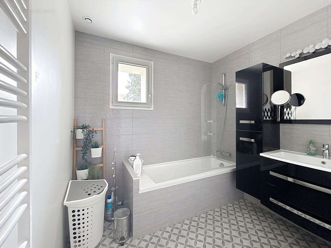 Maison à SAINT-JEAN-DE-NIOST