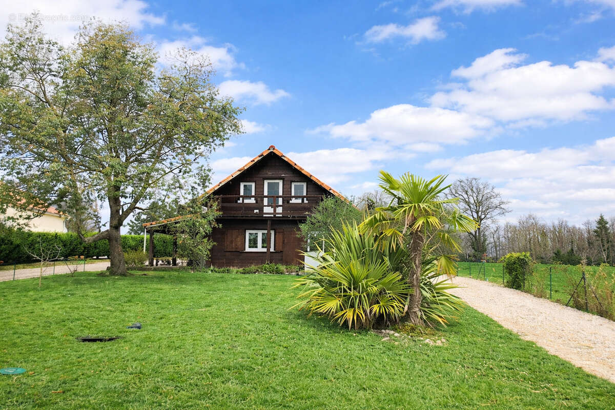 Maison à MAGNAC-BOURG