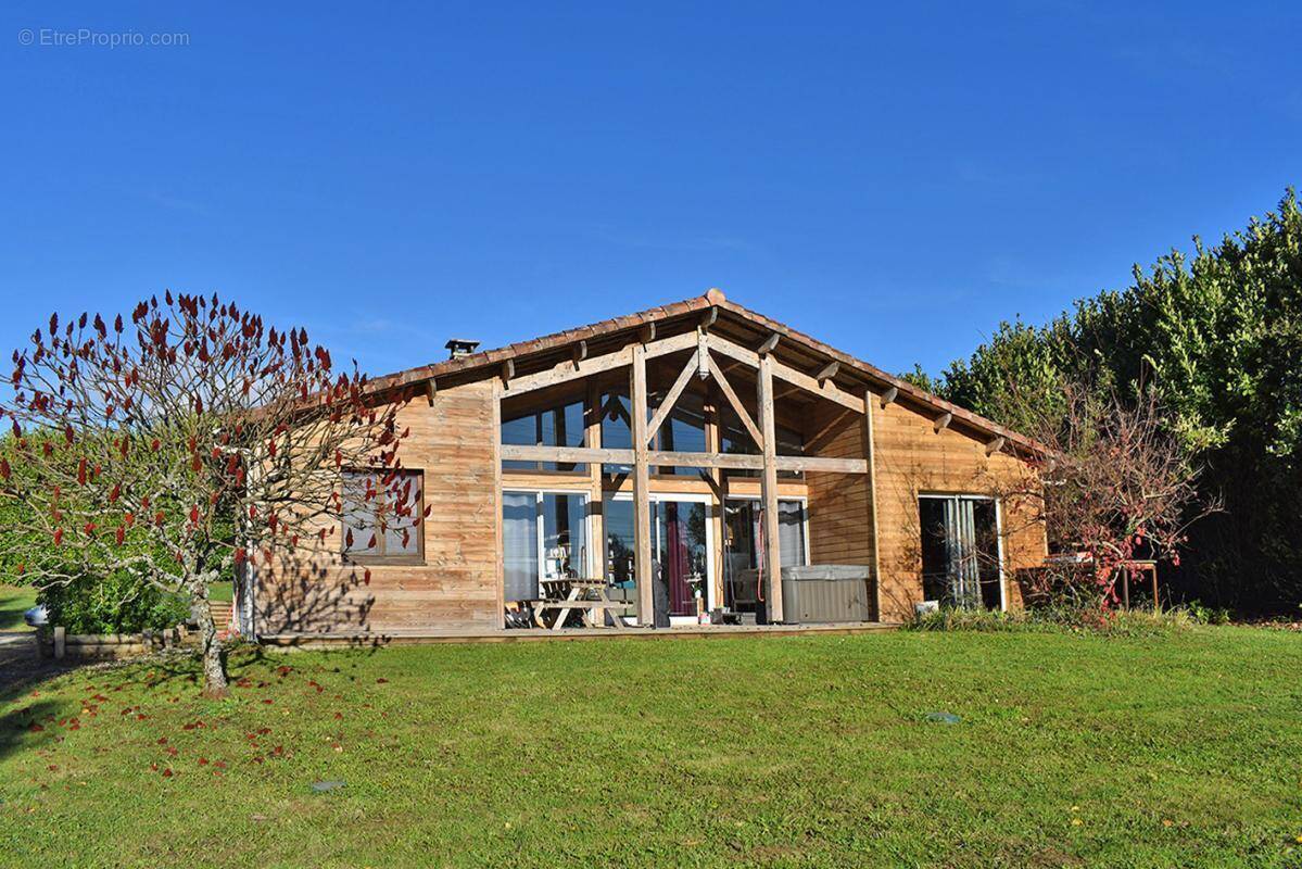 Maison à LA CHAPELLE-AUBAREIL