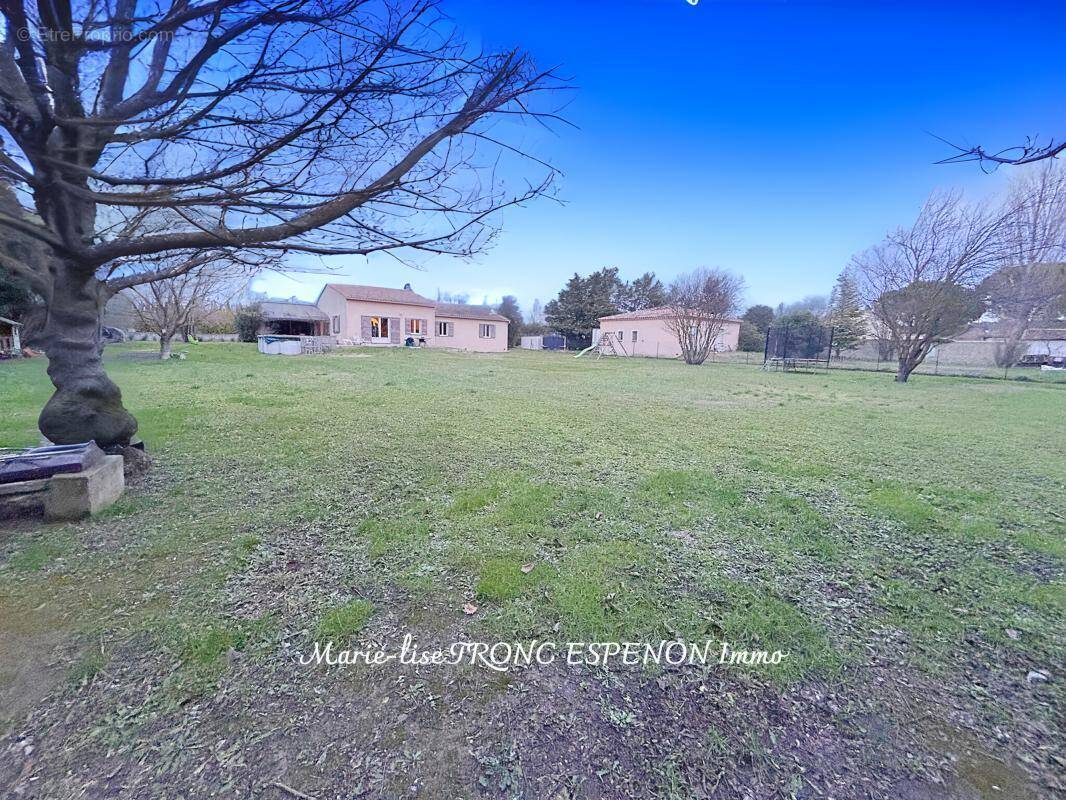 Maison à PERNES-LES-FONTAINES