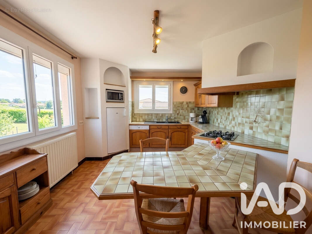 Maison 141 m² à Viriat  - photo 3