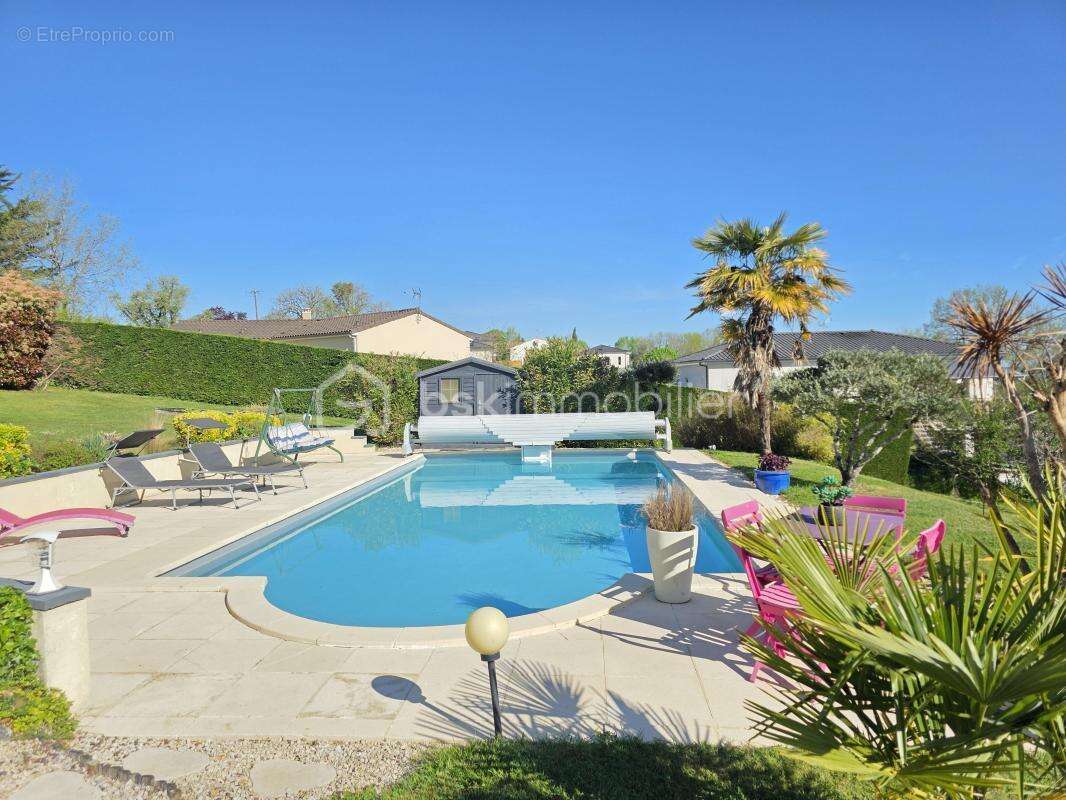 Maison aubiac 152 m² - garage- piscine-veranda- jardin 4800 m² - photo 12