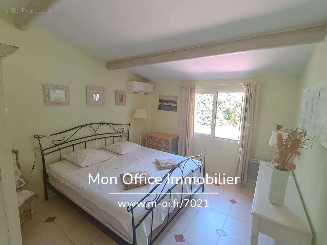 Référence : 7021-les. - villa provençale avec jardin et garages dans les hauteurs de grimaud - photo 11