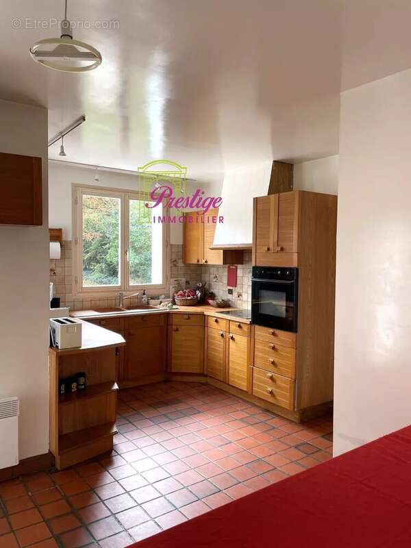 Maison à LE MESNIL-LE-ROI