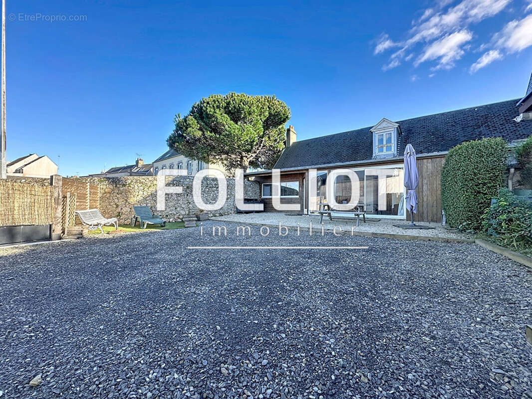 Maison à DONVILLE-LES-BAINS