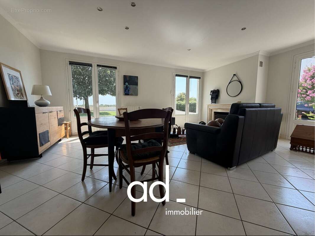 Maison 108 m² à Saint-Xandre  - photo 6