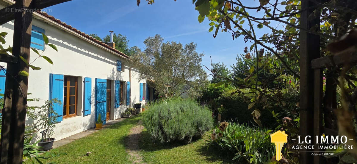 Maison à SAINT-DIZANT-DU-GUA