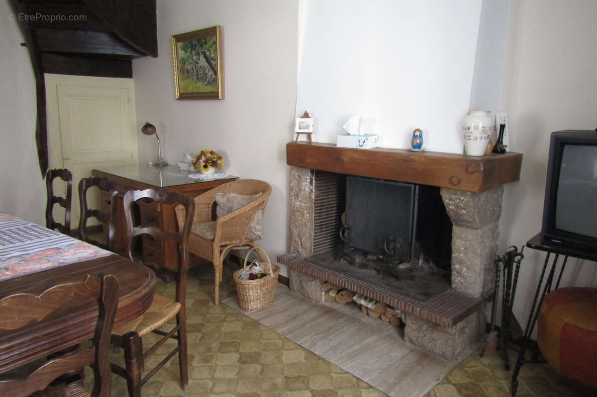 Belle maison de village au coeur de la cité médiévale - photo 5
