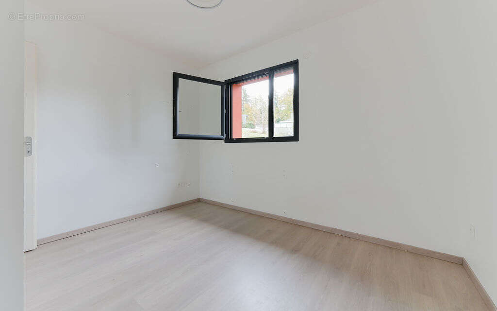 Appartement à CHARBONNIERES-LES-BAINS