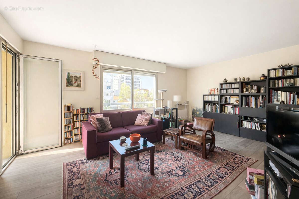 Appartement à COURBEVOIE