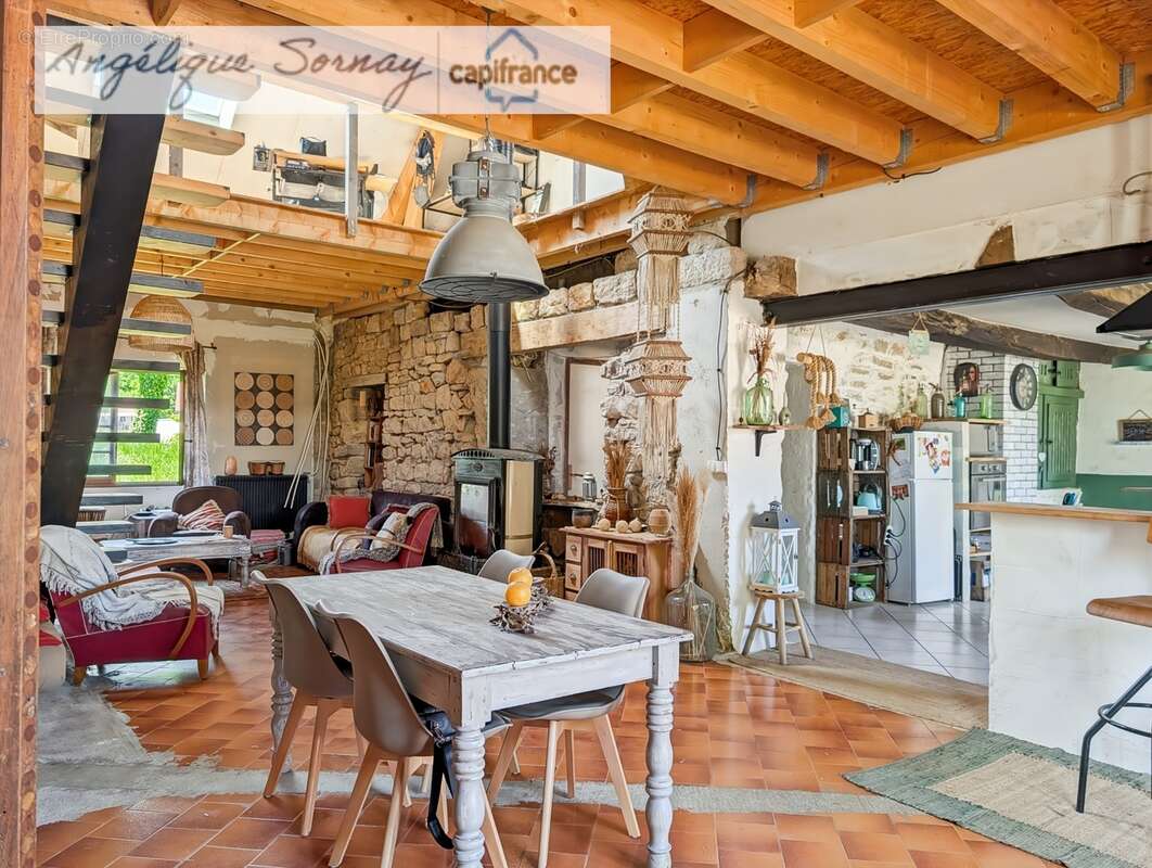 longère avec dépendances sur 3 115 m² – Francheville 39230 - photo 5