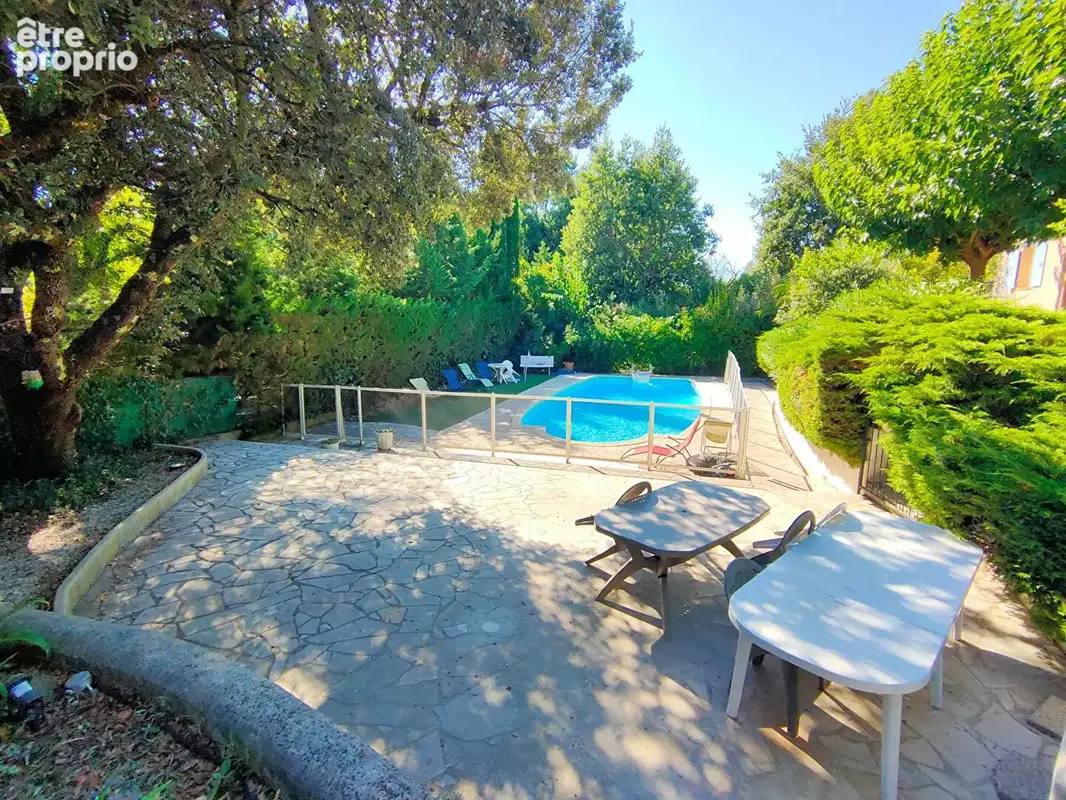 Propriété familiale spacieuse de type 8 à vendre à Garéoult sur 2000m² de terrain - photo 3