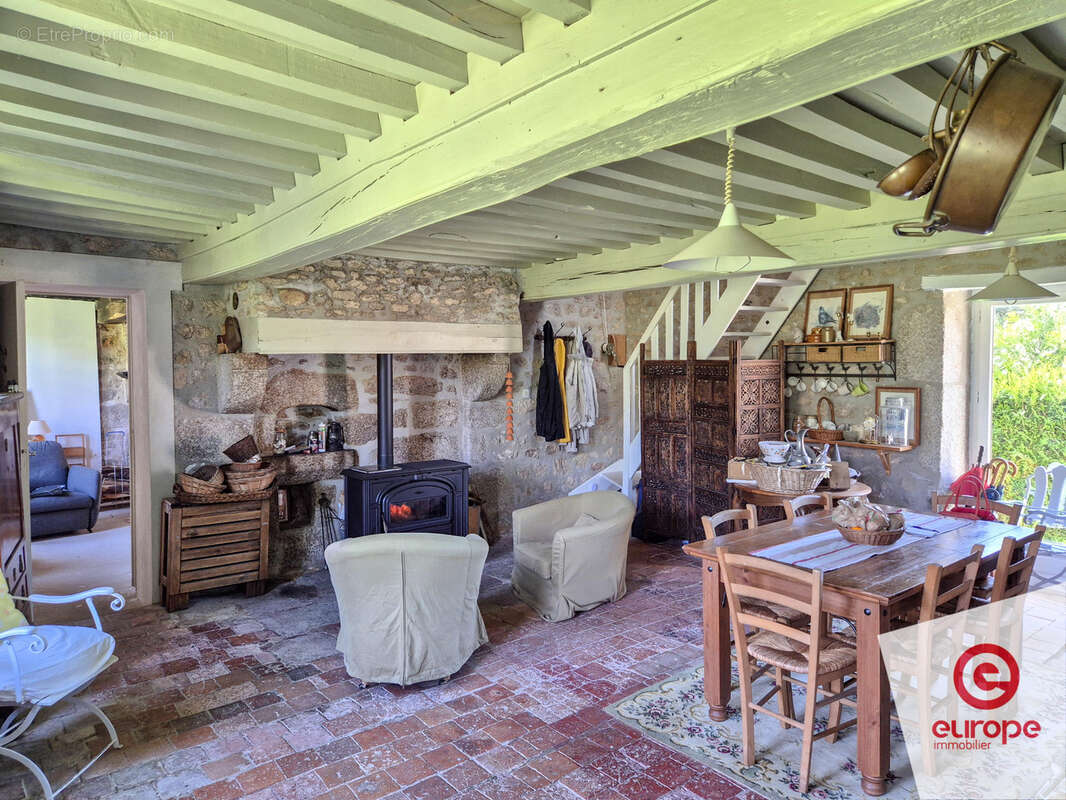 Maison à SAINT-MARTIN-DU-PUY
