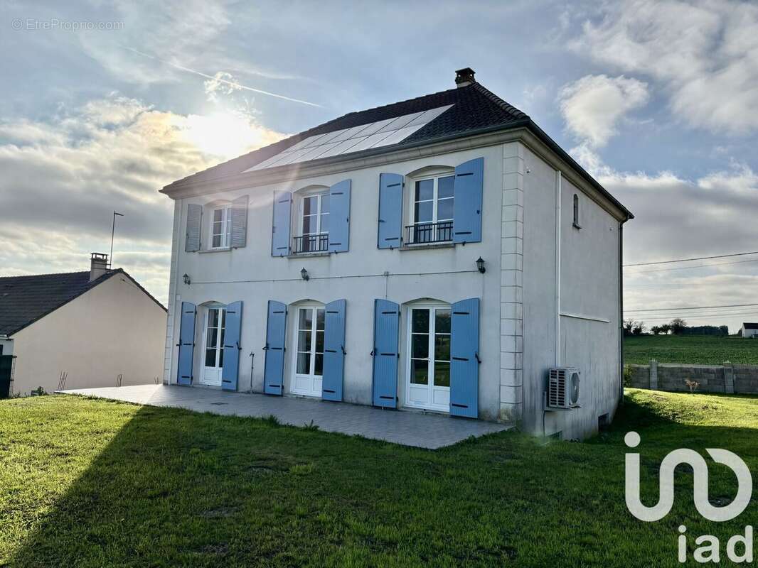 Photo 2 - Maison à COURTACON