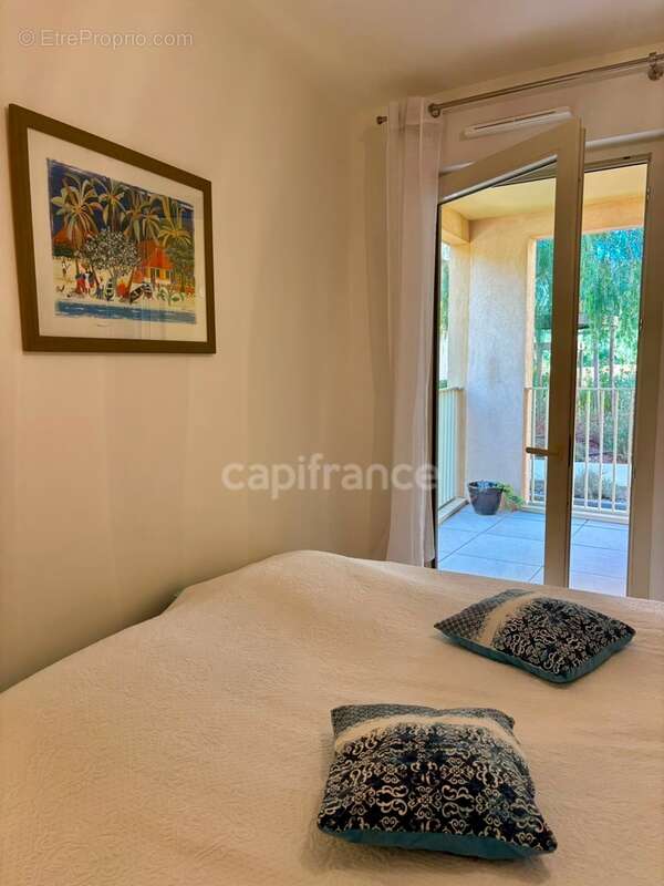 Appartement à vendre 4 pièces HYERES (83) - Plain pied - 2 parkings - 2 terrasses - photo 9