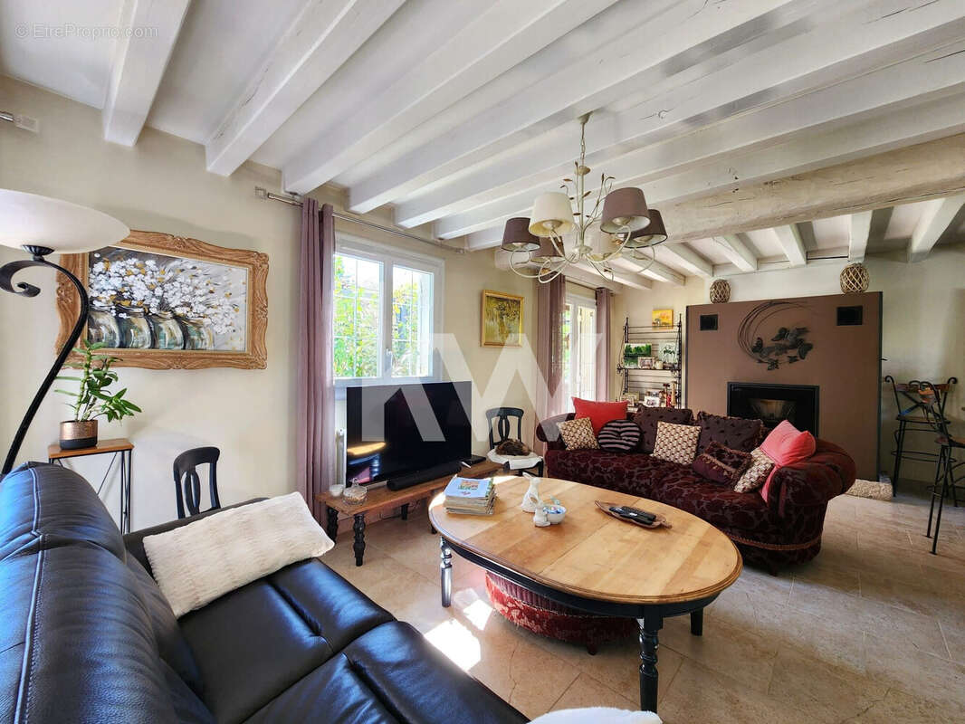 Maison à CHEVILLON-SUR-HUILLARD