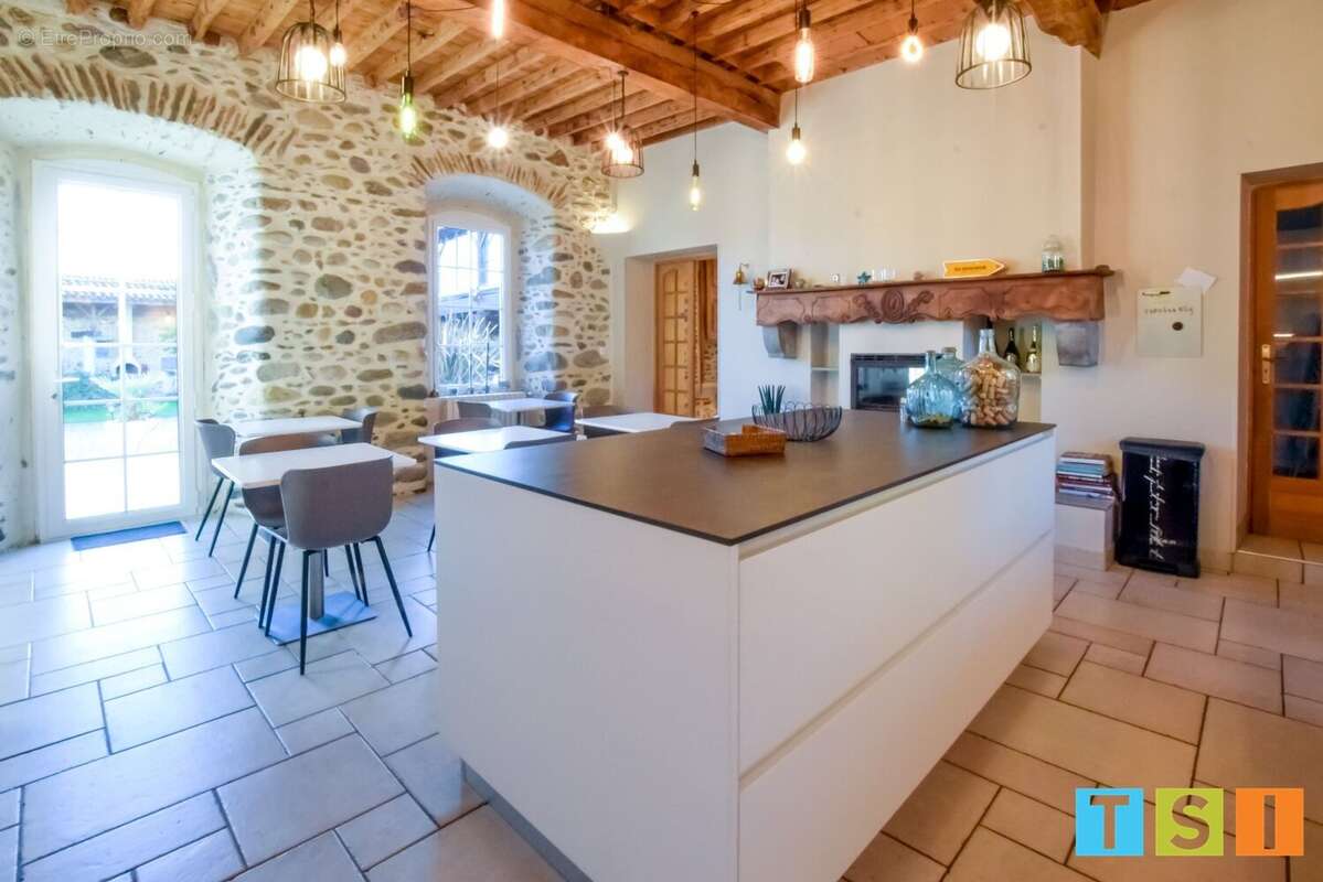 Secteur Comminges : Superbe maison familiale et gîte et/ou activité de chambres d'hôtes et gîte. Piscine et terrain sécurisé - photo 3