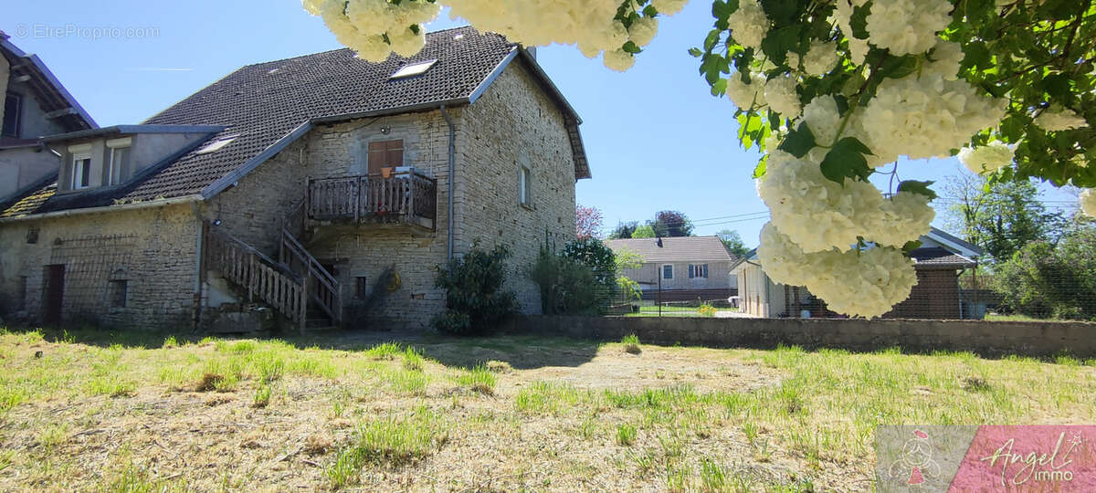 Maison à GENEUILLE