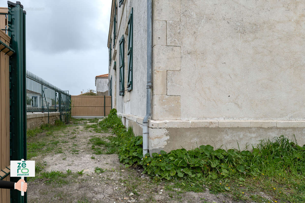 Maison à CHAMPAGNE-LES-MARAIS