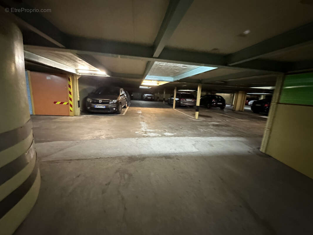 Parking à SAINT-ETIENNE