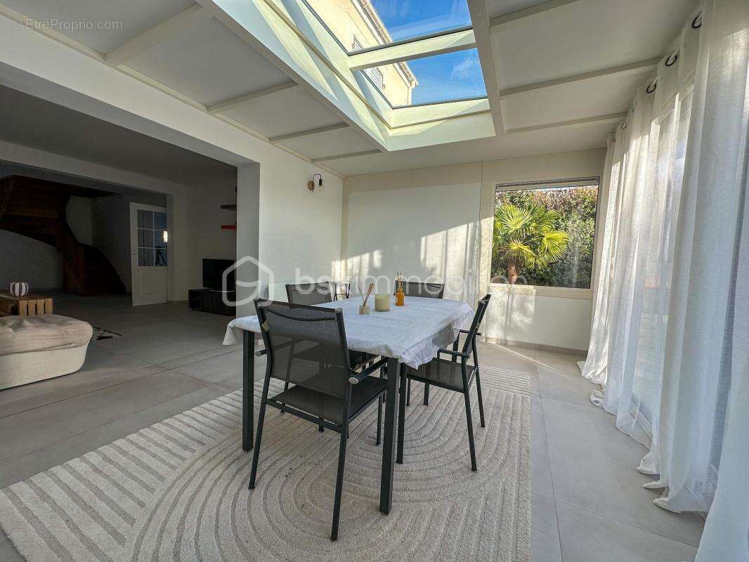 Maison à SAVIGNY-LE-TEMPLE