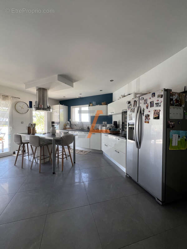 Maison individuelle contemporaine T5 RT 2012   112,38 m2  Piscine  Double garage Terrain de 670 m2 - photo 8