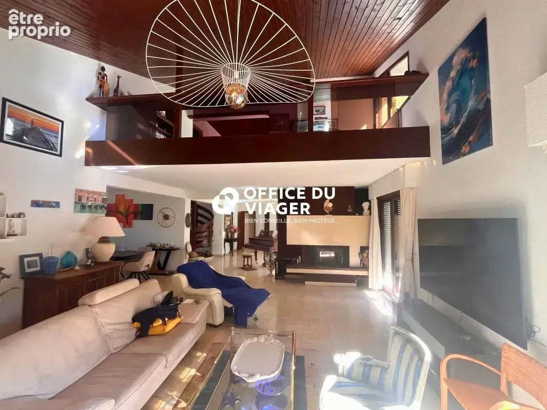Maison - 6 pièces - 260 m² - photo 2