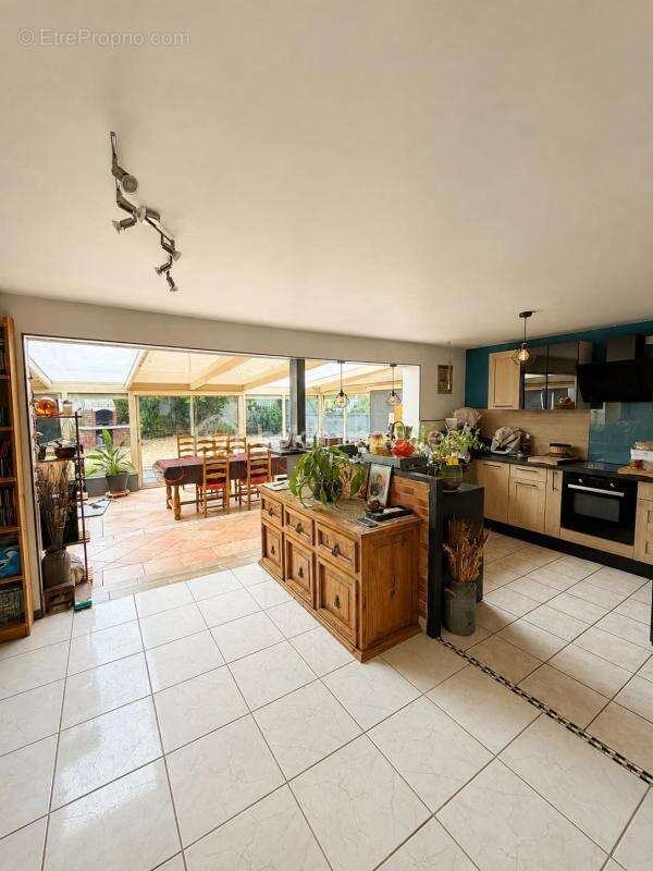 Maison plain-pied 100 m² 4 chambres à vendre - Terrain 1100 m² avec piscine - photo 2