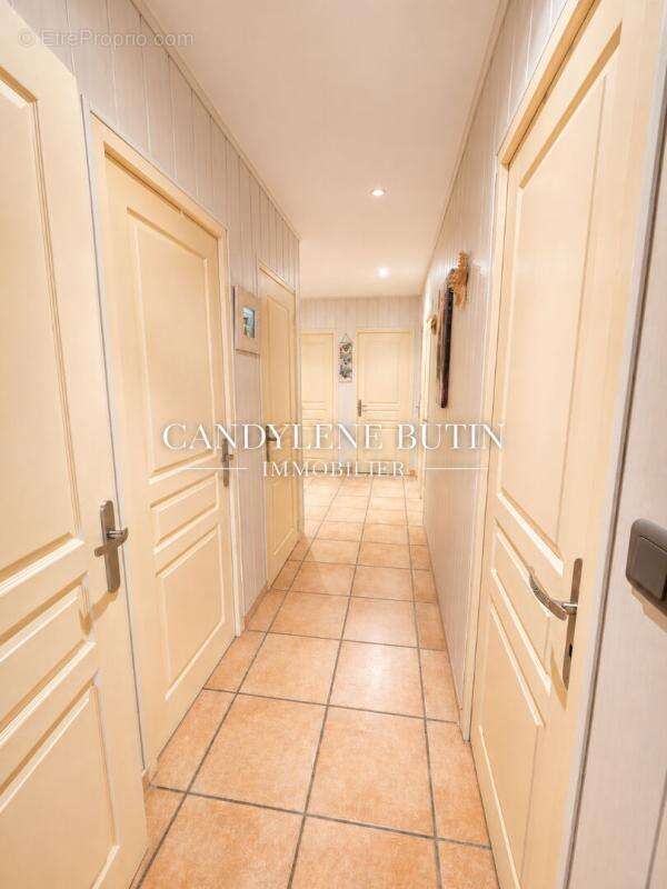 Belle villa de 147m² de plein pied avec Piscine - photo 9