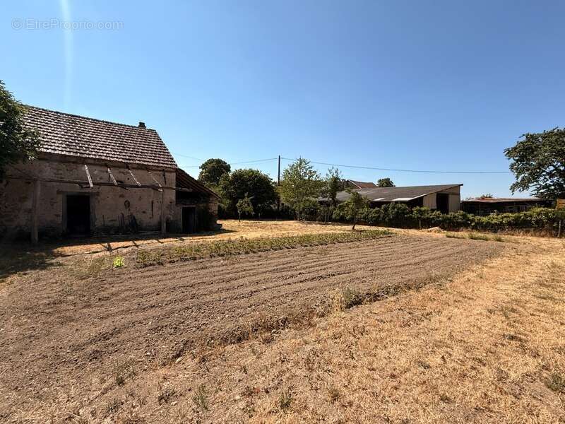 EN EXCLUSIVITE ! Charmante maison en pierre 60m² à rénover, Terrain de 900 m² 23 800 € - photo 17