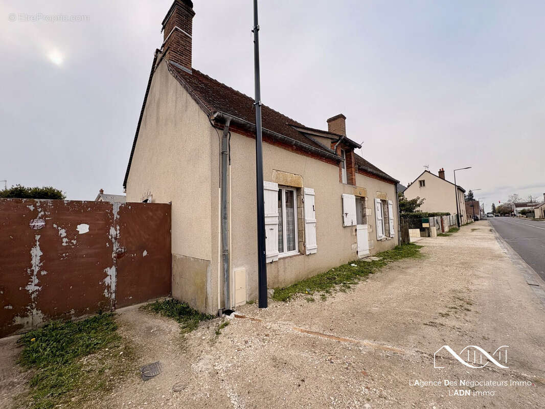Maison à LES BORDES