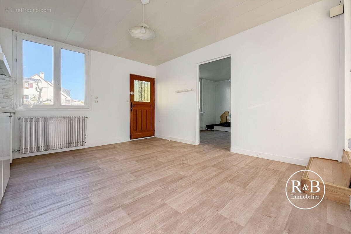 Maison à LES CLAYES-SOUS-BOIS