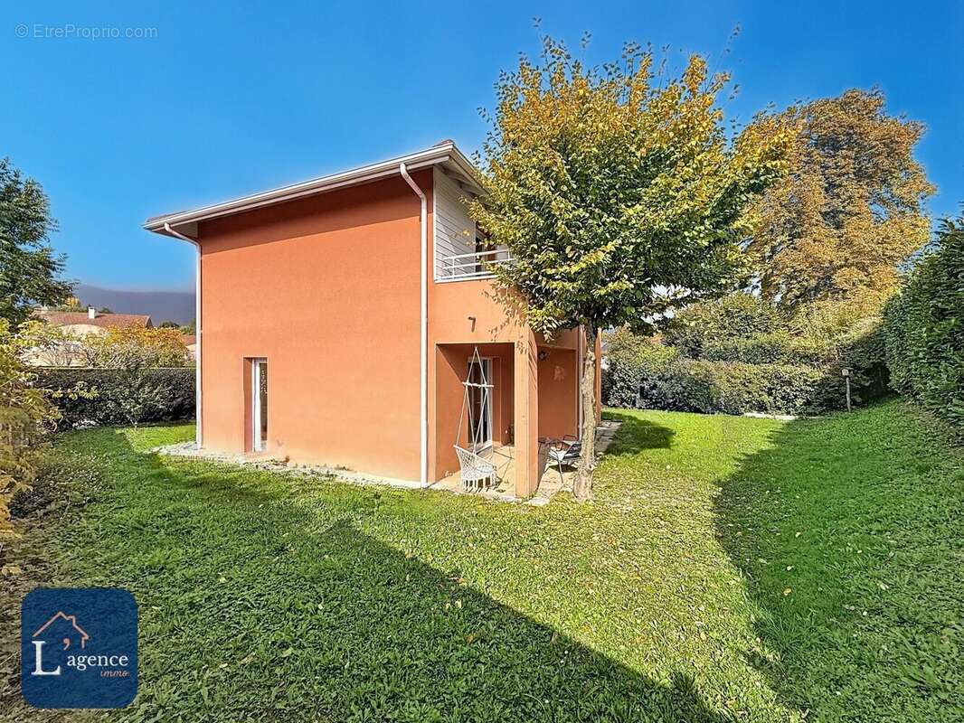 Maison à SAINT-GENIS-POUILLY