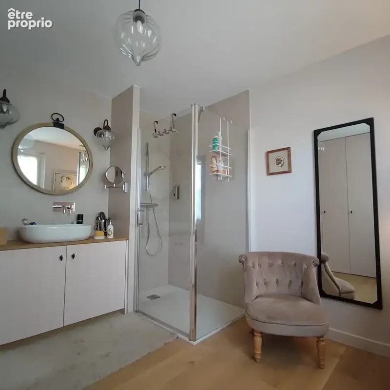 Maison offrant de belles prestations dans un cadre verdoyant et calme - photo 16