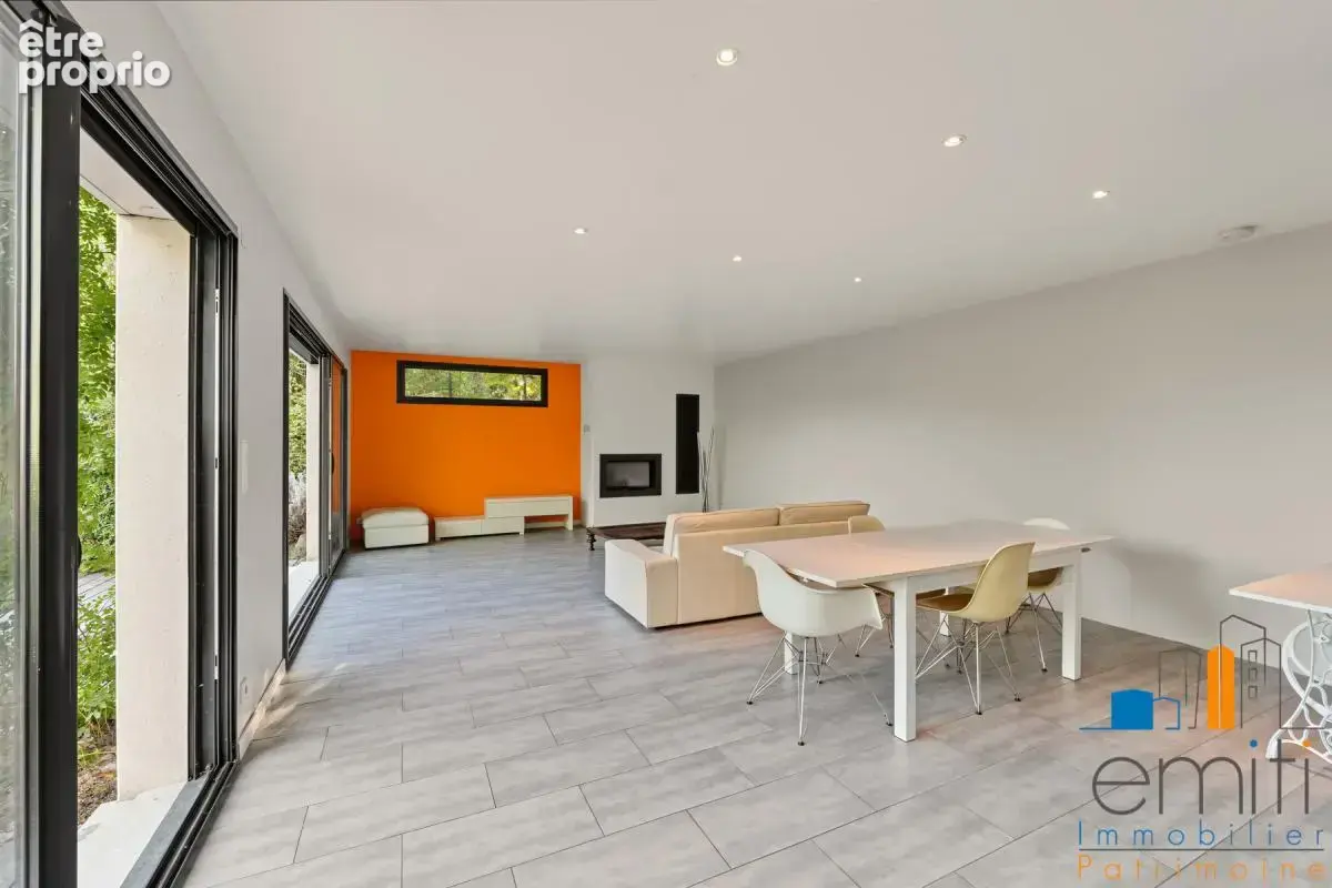 Maison d’architecte – 176 m², piscine et écrin de verdure à Mons - photo 2