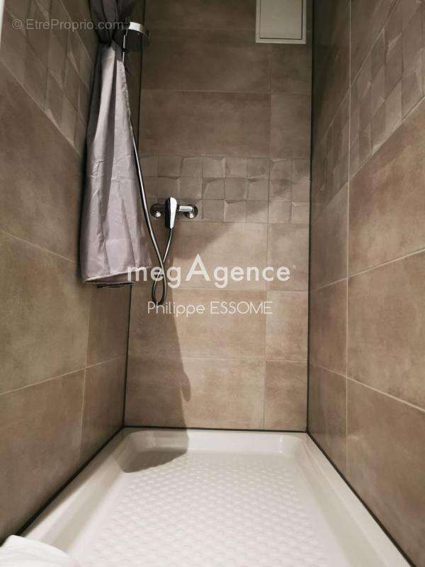 Commerce à SAINT-PIERRE-DE-TRIVISY