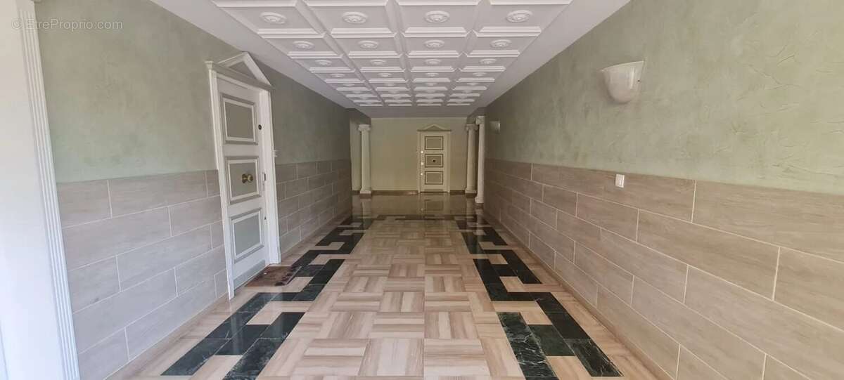 Appartement à SAINT-LAURENT-DU-VAR