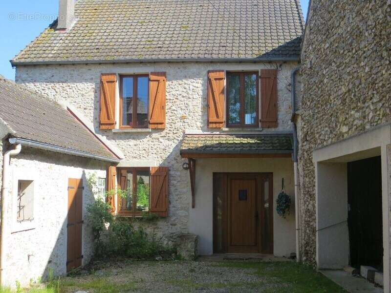 Maison, dépendances, grand terrain - photo 5