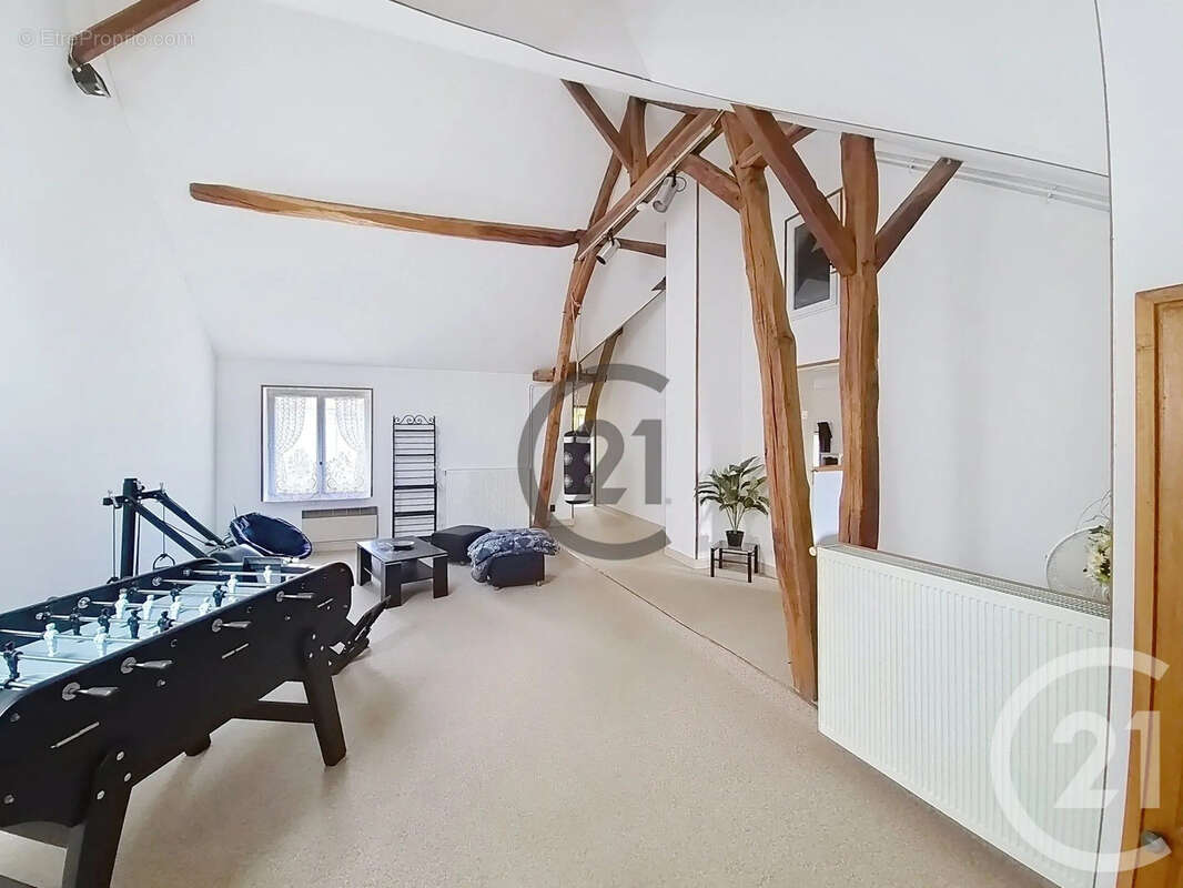 Maison 296 m² à Escamps  - photo 8