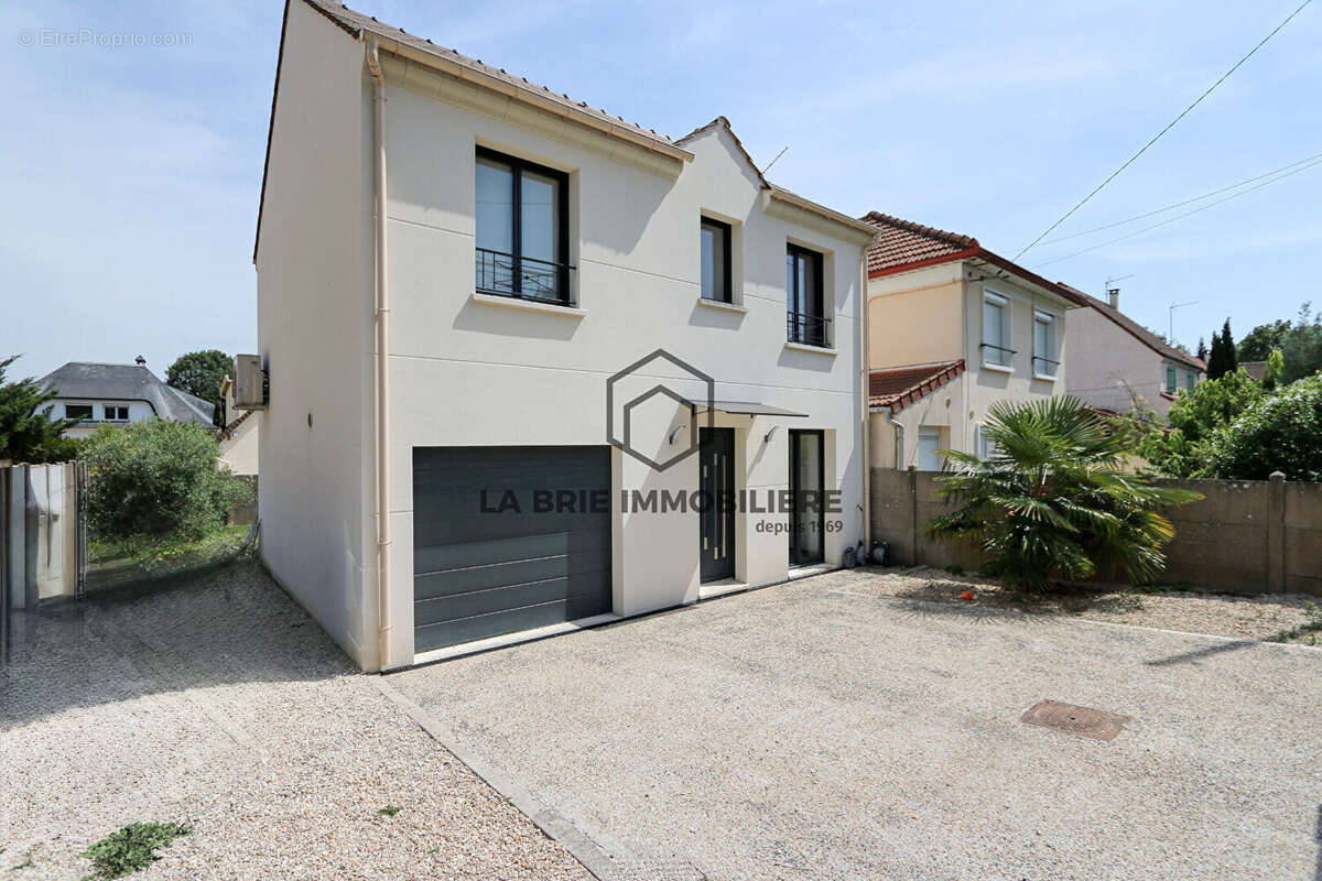 Maison à VILLECRESNES