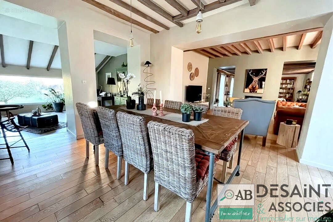 Maison à VILLENEUVE-LE-COMTE