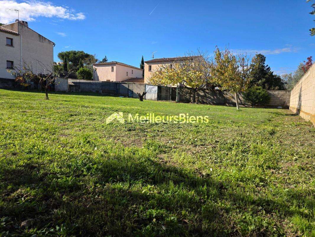 Terrain à LANCON-PROVENCE